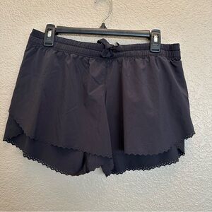Lululemon women’s black shorts size 8